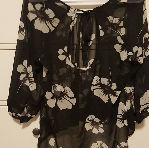 ☆ 3 for $30 ☆ Dynamite Blouse - Picture 3 of 3